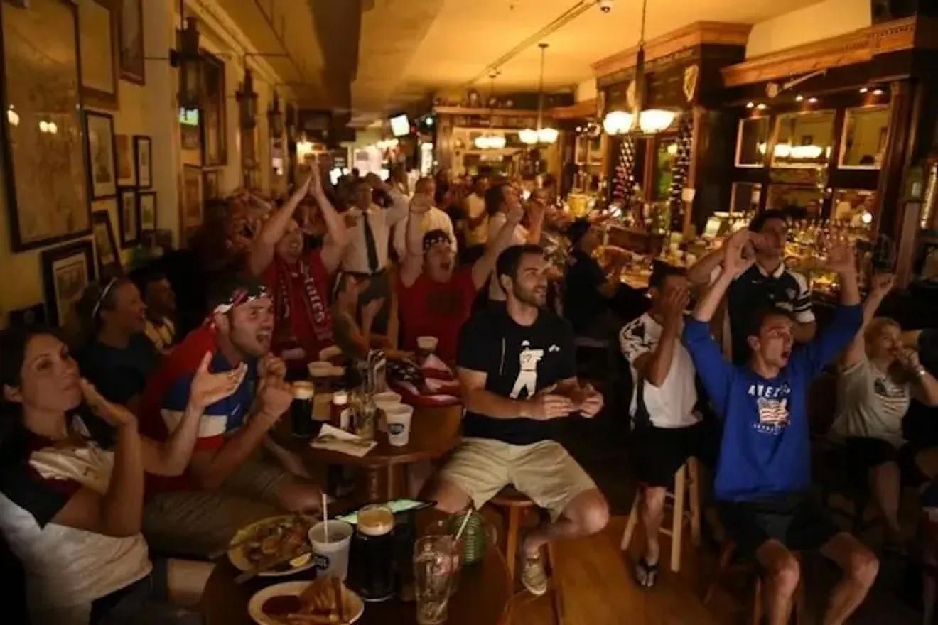 马卡：迎接世界杯，英政府计划延长酒吧营业时间至凌晨一点