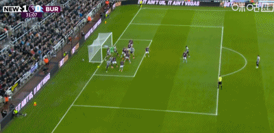 半场:纽卡2-0伯恩利,吉马良斯角球破门,戈登点射,皮雷斯染红