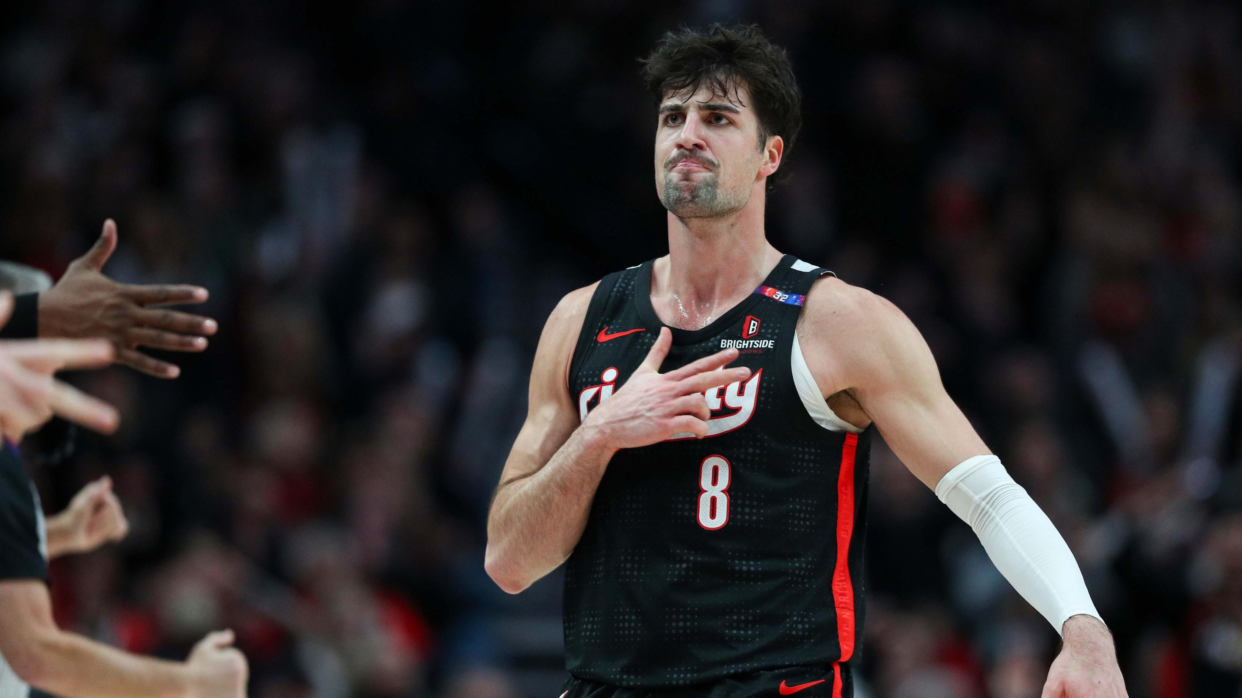 连续5场25分5板5助,阿夫迪亚平利拉德保持的开拓者队史纪录