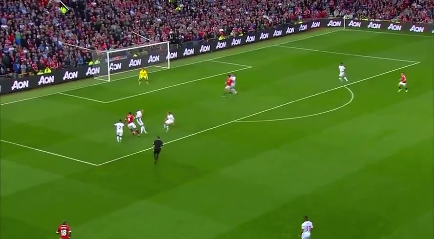 回顾马夏尔对利物浦的首秀进球毁了他的究竟是什么