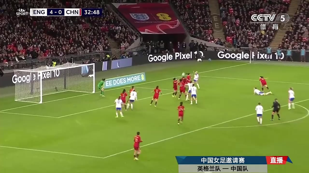 中国女足半场0-5英格兰主裁查看VAR判点斯坦维主罚命中