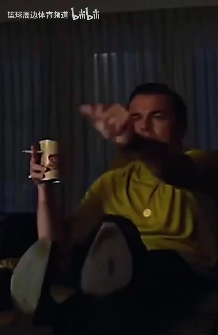 新老对决此前训练营KD杰伦格林和切特一起打球