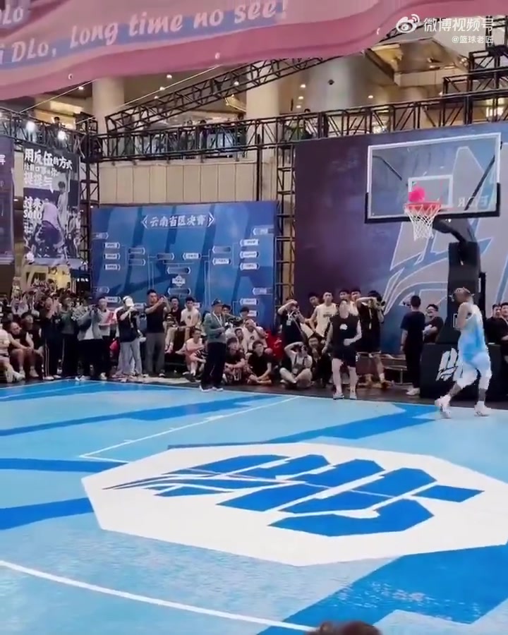 中国球迷单挑拉塞尔 耍出一招麦迪式背运撤步超远三分引爆全场