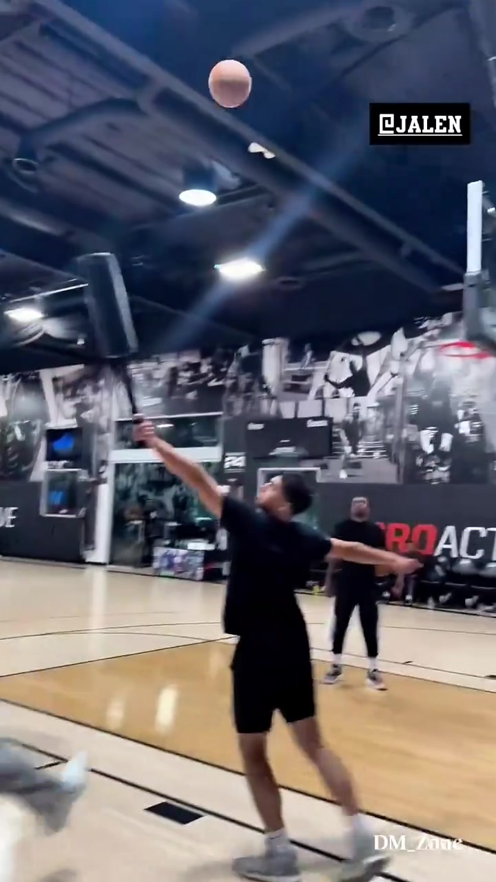 老弟来迟了噢杰伦-格林也开始了夏训