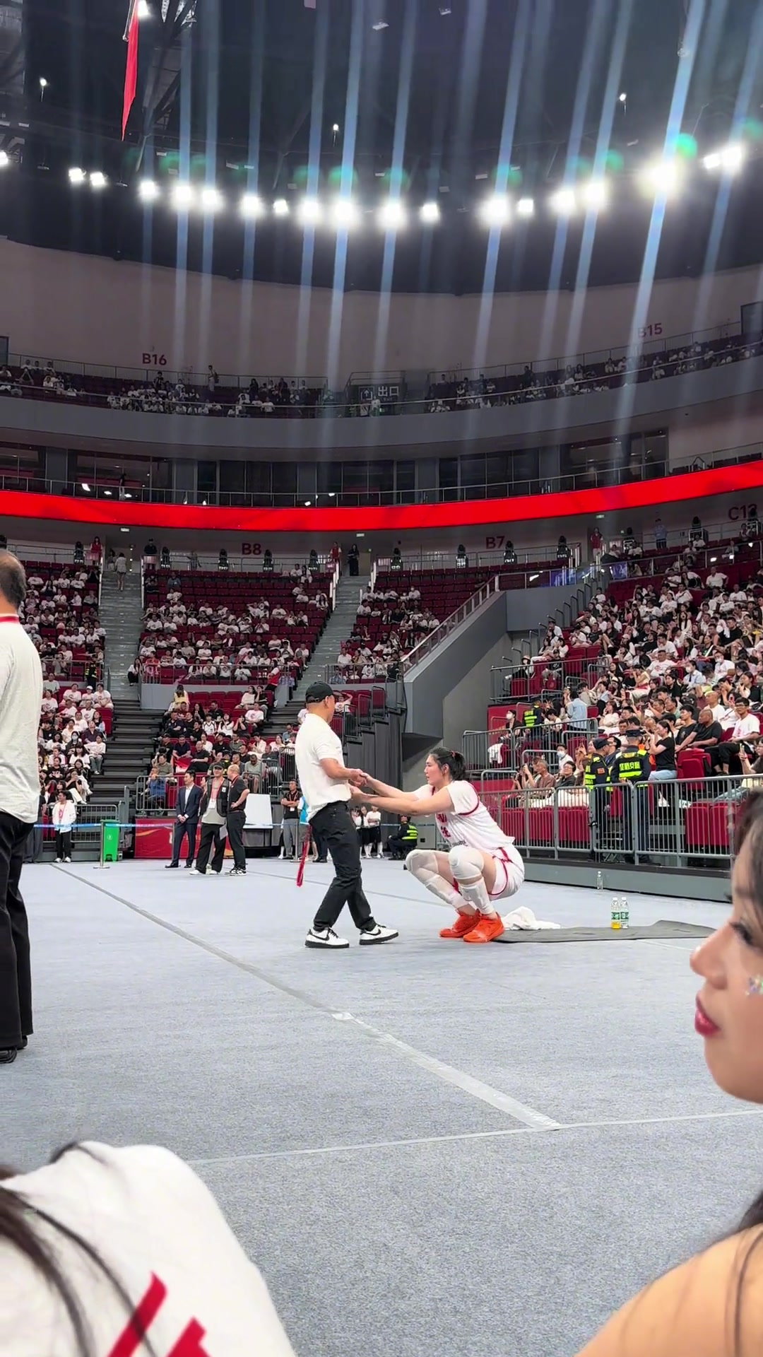 搜了下张子宇爸爸2.13妈妈1.98米