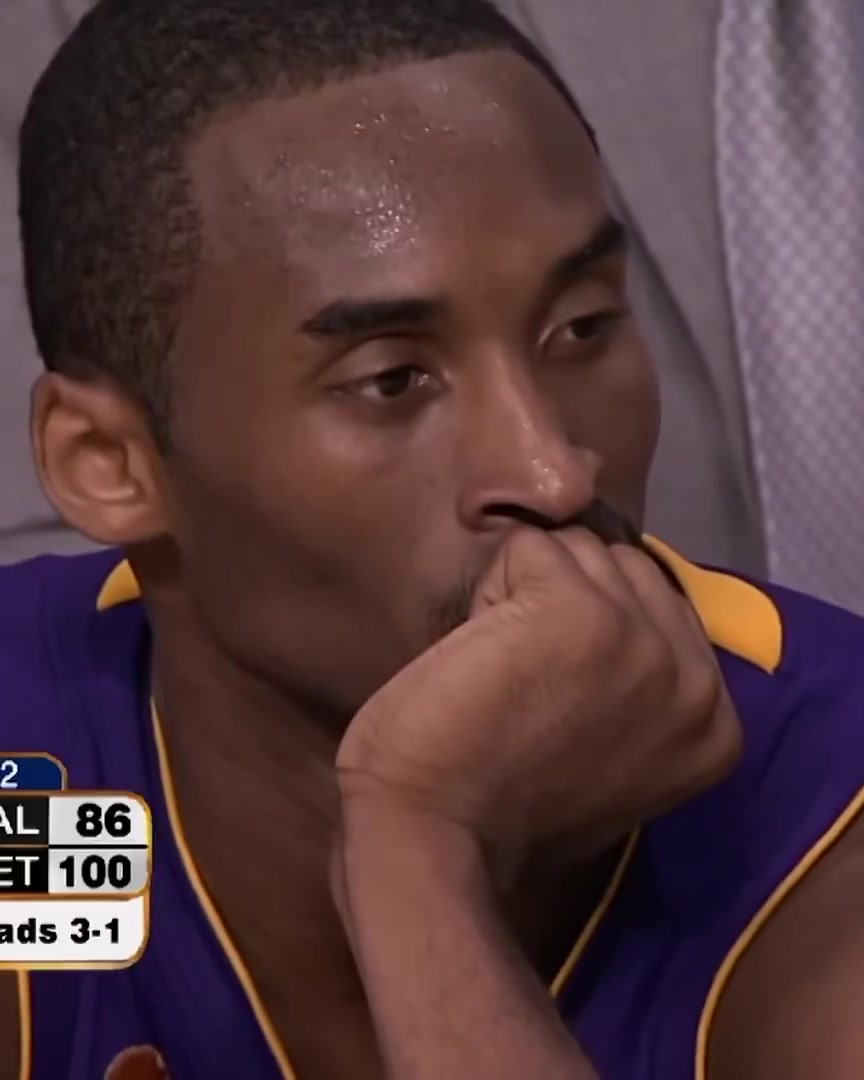 湖人科鲨王朝的最后时刻科比奥尼尔表情凝重目送活塞登顶