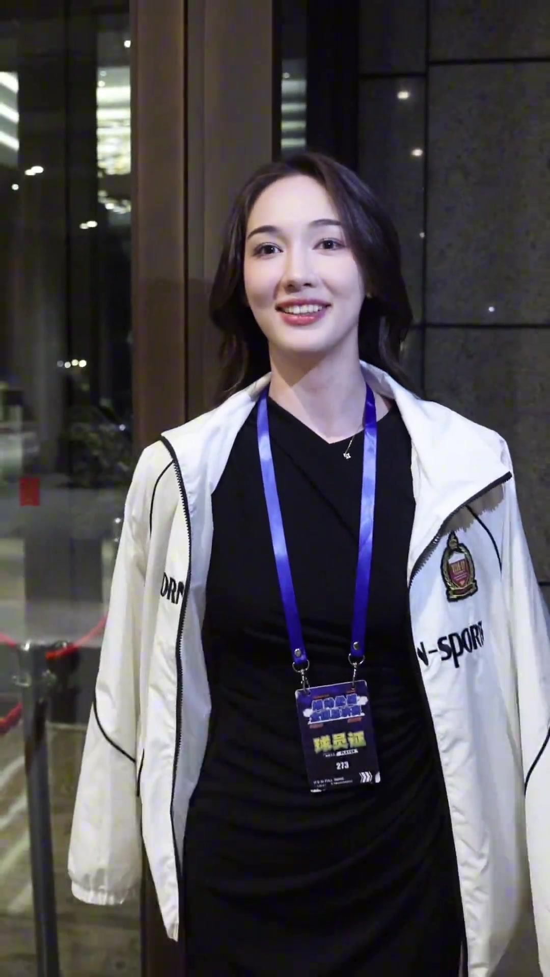 杨政女友孟雅芳笑出法令纹来也没事 开心最重要