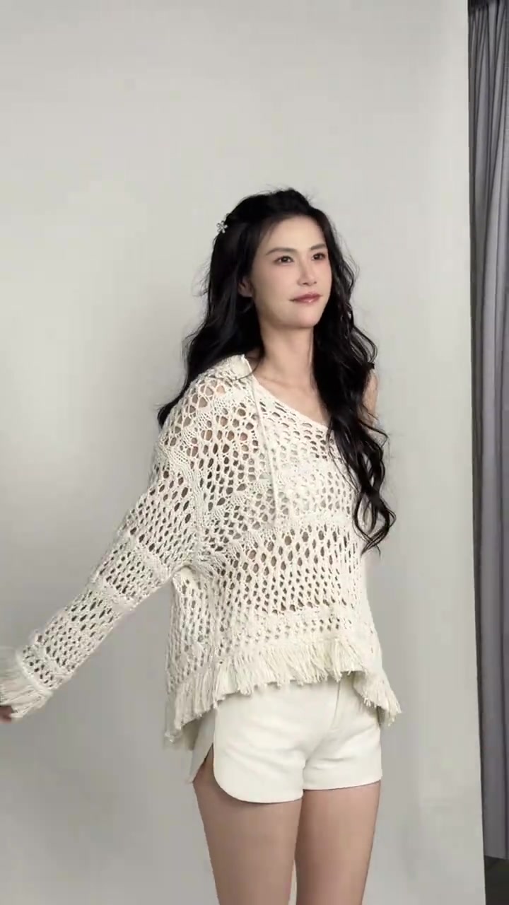 前女篮国手许诺又来拍摄长腿写真了