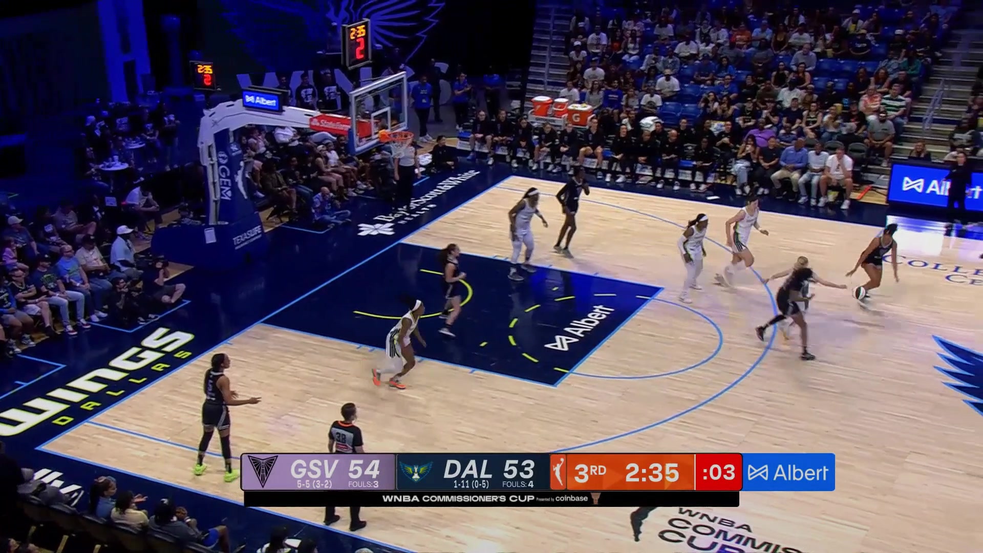 首秀就打出默契李月汝争得球权提前量长传助状元佩奇轻松反击