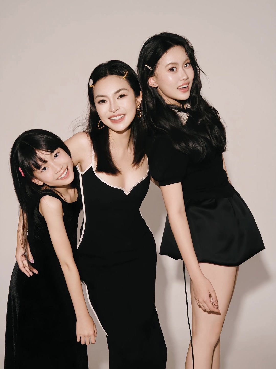 刘维伟糊涂啊刘维伟老婆晒和两个女儿写真照我们的全家福2.0版本