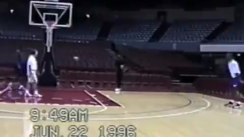 科比选秀前在快船试训的视频没想到快船没看上