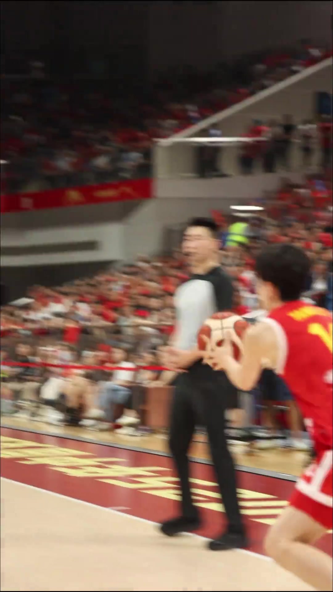 这就是姐妹之间的羁绊吗杨力维传球果断助攻杨舒予精彩三分球