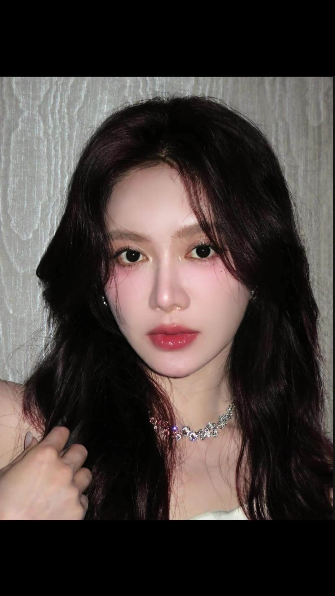 娜姐也是好身材美娜一身白色礼服装今天不是53是35了