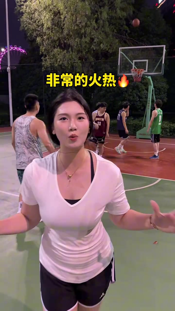 肘子姐不仅手感火热身材也相当火热