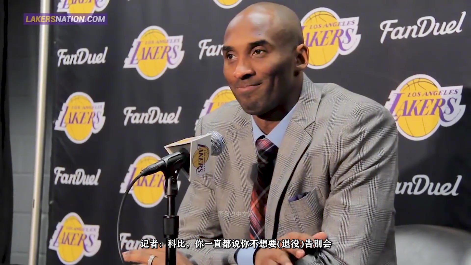 这老头嘴上说着不会流泪可看到20年紫金生涯的时候还是忍不住了