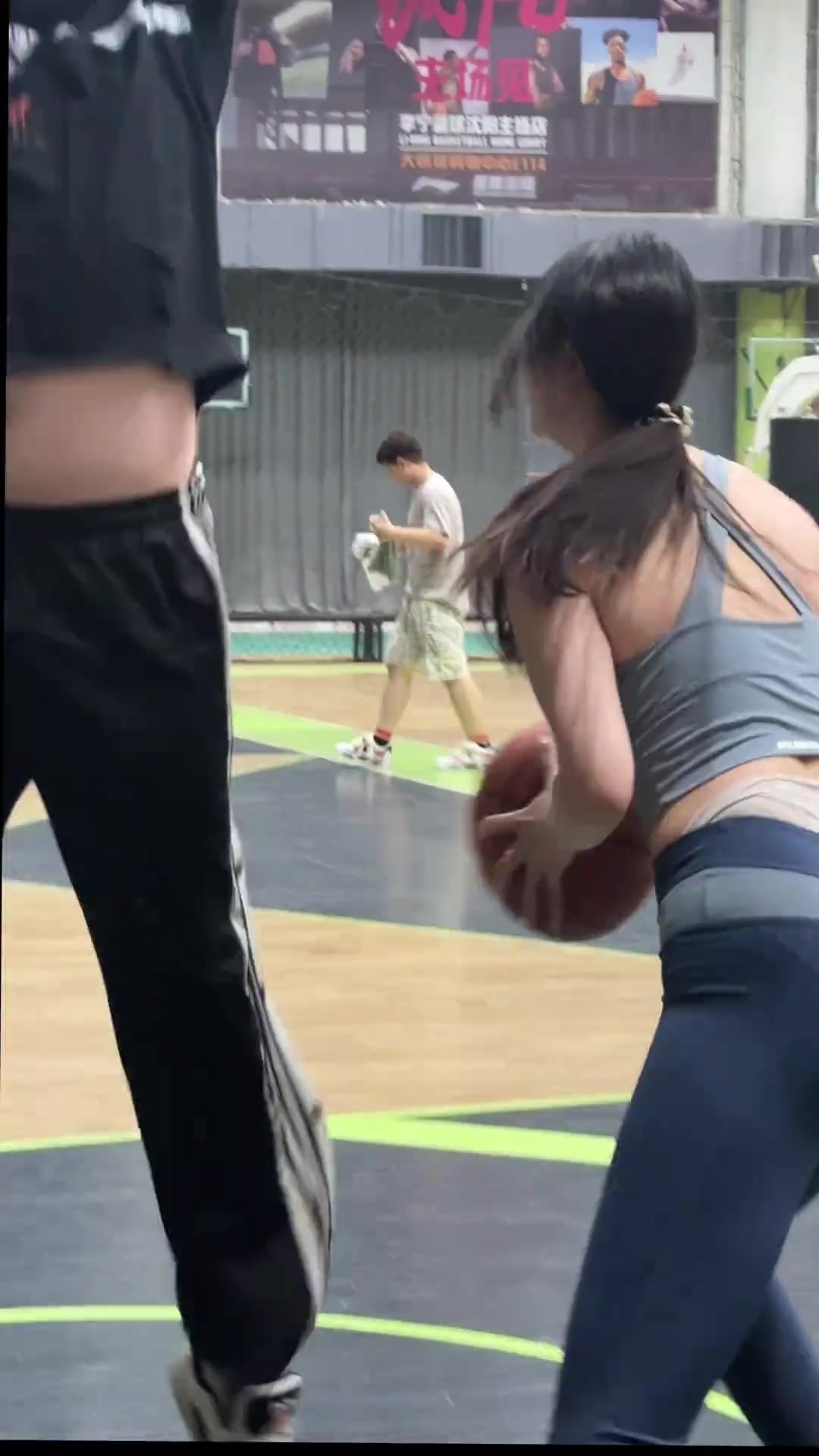 嗯以后打篮球有这水平的再穿瑜伽裤吧