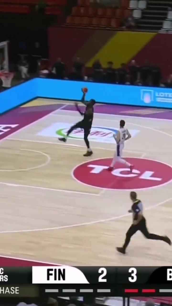 在湖人能支棱起来吗艾顿之前在国际赛场简直飞天遁地无所不能