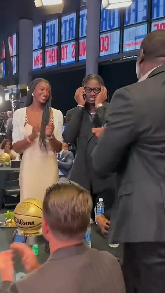 妹妹被说像皮蓬回顾湖人36号秀阿杜-蒂耶罗被选中的瞬间