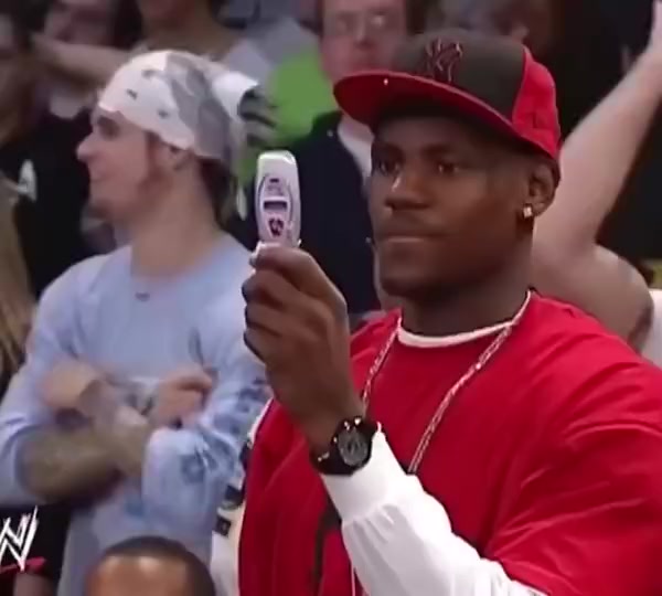 詹姆斯也追星谁来看看幼詹当年用的这把老古董是什么手机