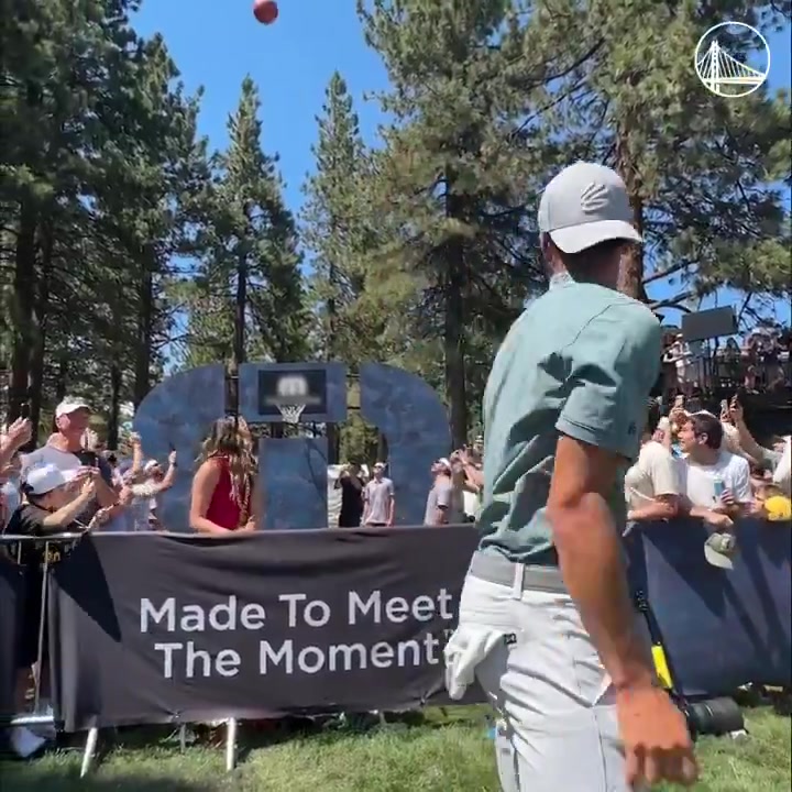 这比进球还难啊库里背投超远三分卡篮架自己都惊了