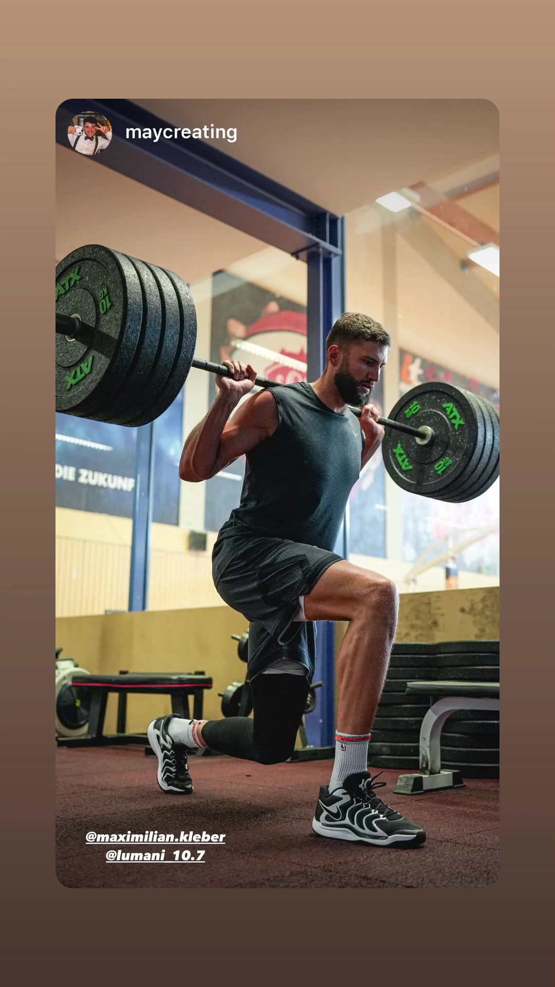 这新赛季不得起飞湖人内线克莱伯晒训练照这肌肉线条很猛啊