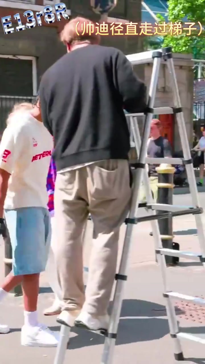 我上我都行穆迪在街头被猜职业甚至被猜男性脱衣舞演员