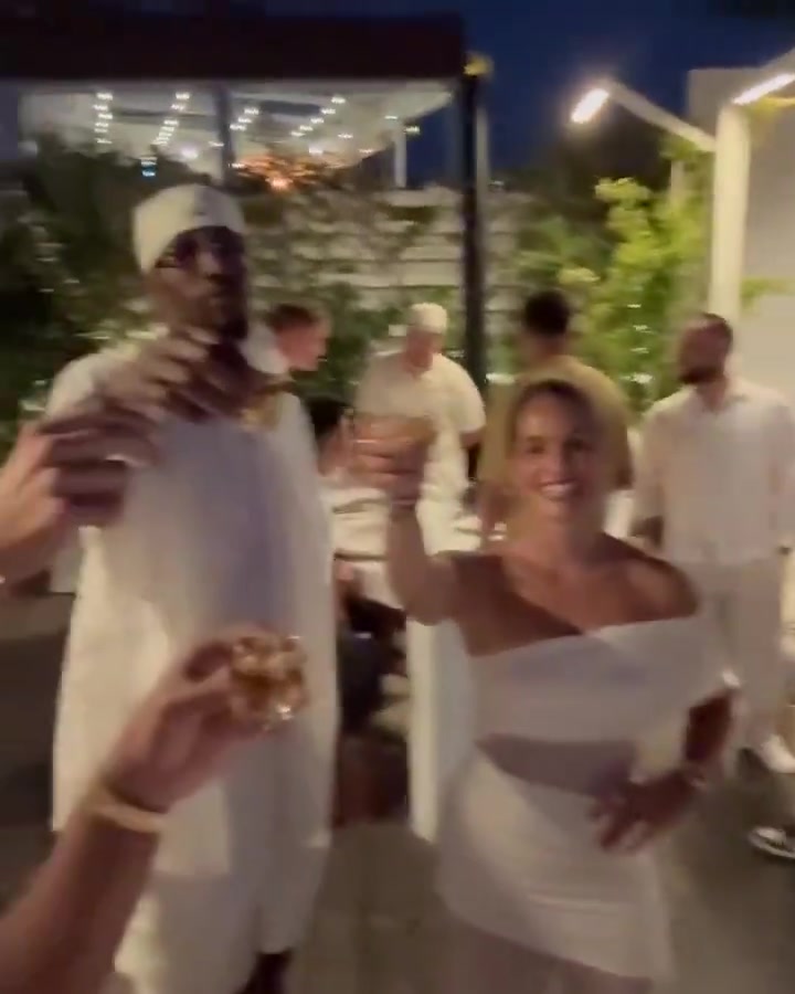 好消息卢卡瘦了坏消息派对喝香槟了