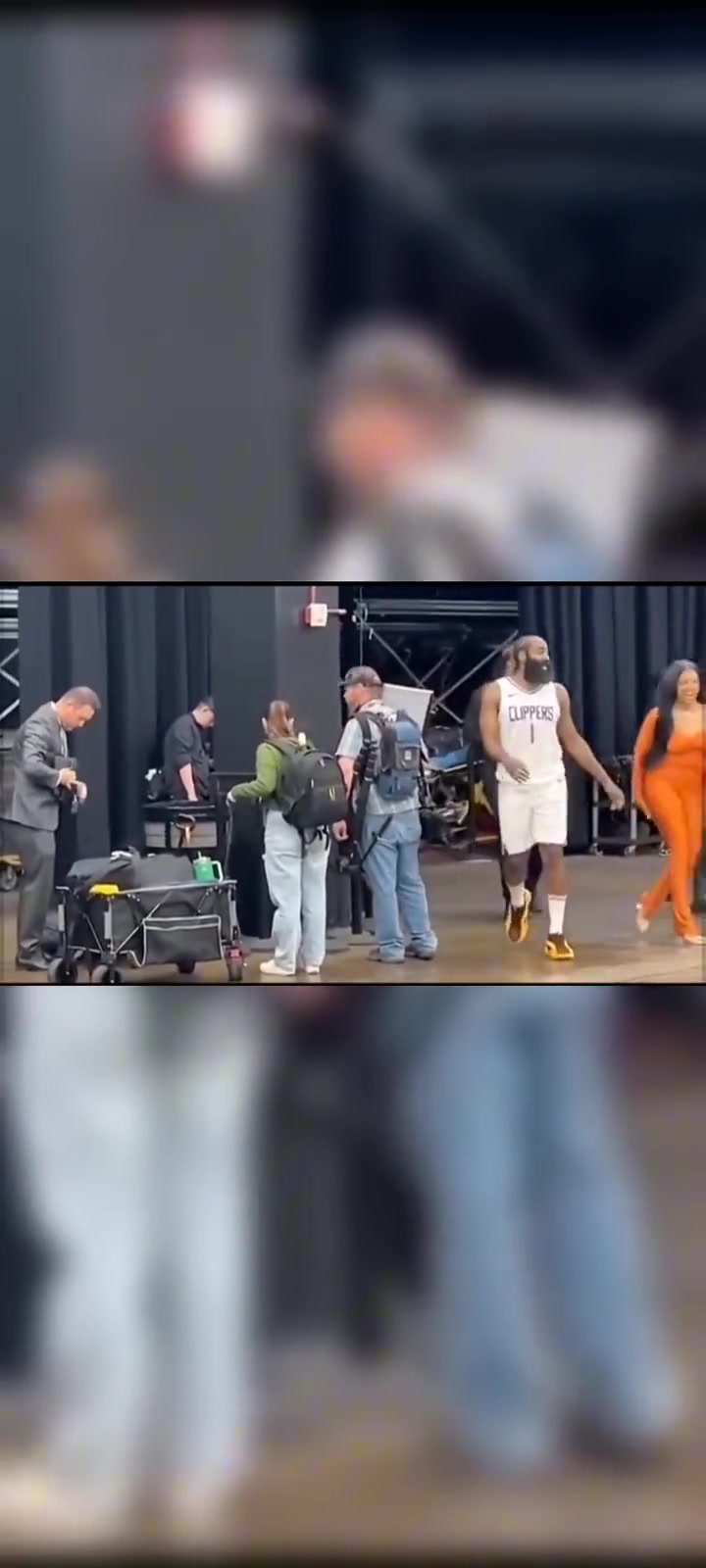 哈登此前赛后与比尔性感妻子十指紧握这下两人可成队友了