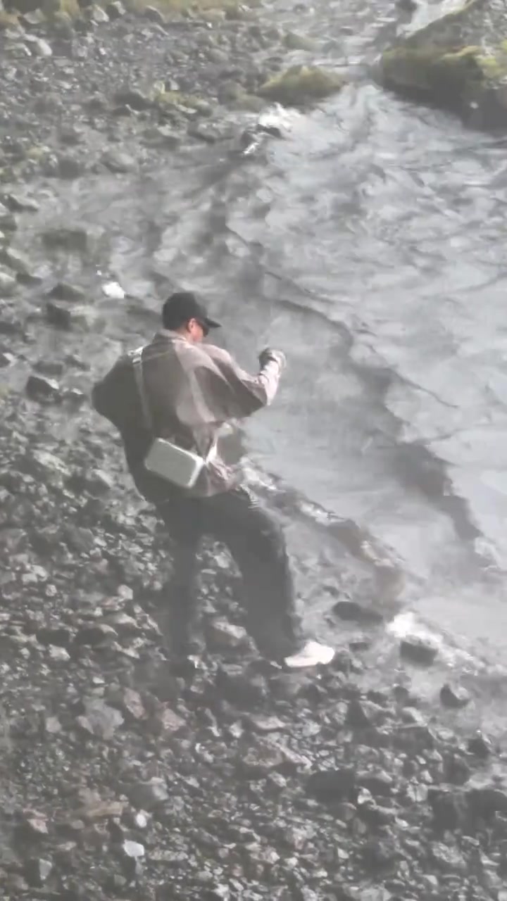 搁这荒野求生呢布克的冰岛旅行偷感十足