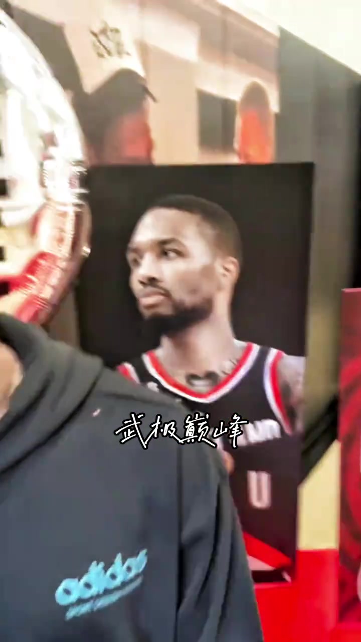 欢迎回家家乡好友们为利拉德举办欢迎派对庆祝他回家