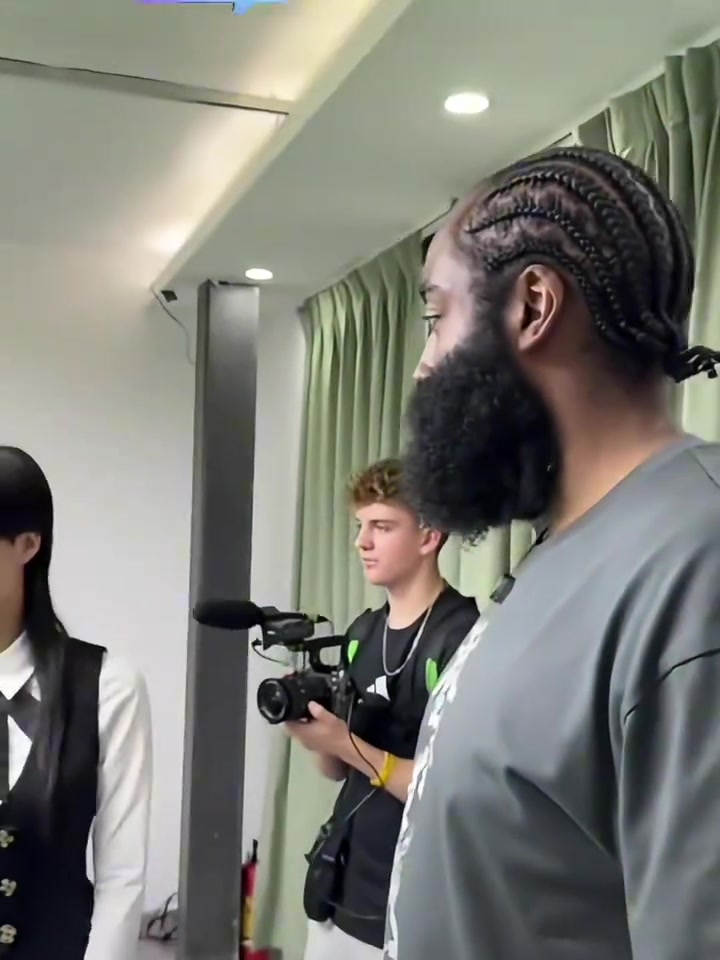 我喜欢哈登也喜欢王思诺可是我怕哈登喜欢王思诺