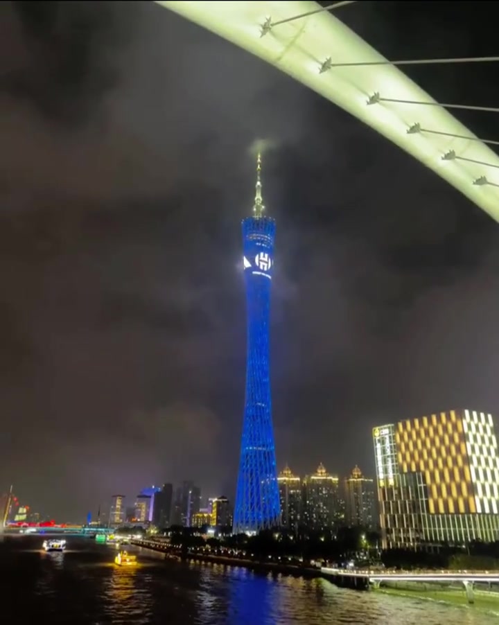 这就是登哥的排面哈登中国行来到广州 广州塔亮起哈登logo