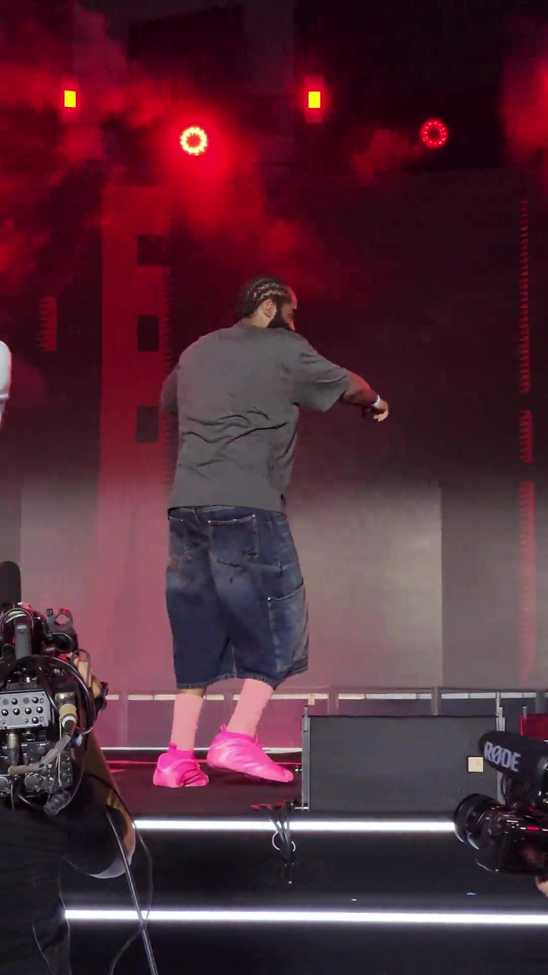 看来哈登也是很喜欢大展宏图这首歌啊