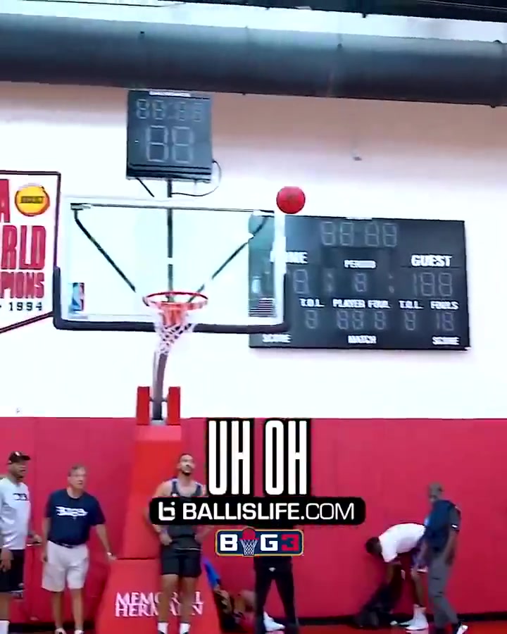 连长战斗力仍在啊前NBA球员现鹈鹕助教布鲁尔最新单挑视频