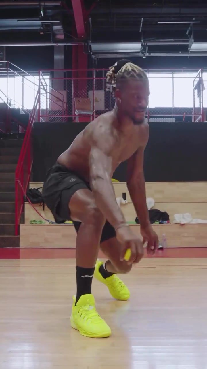 5千万贵吗巴特勒中国行期间也没忘了每天坚持训练