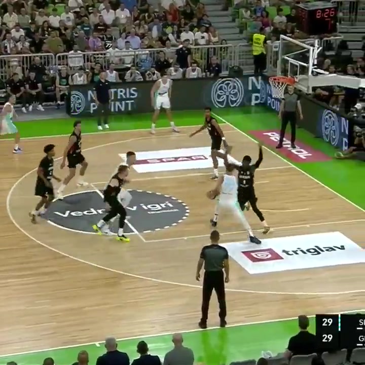 这就是减肥后的增益东契奇欧洲步失衡滞空打进高难抛射