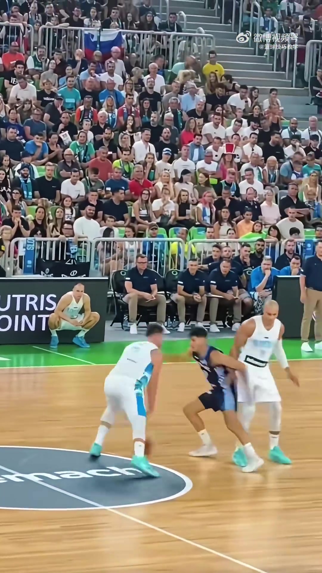 浑身都是假动作像东契奇这种靠节奏和身体打球的选手真难防啊