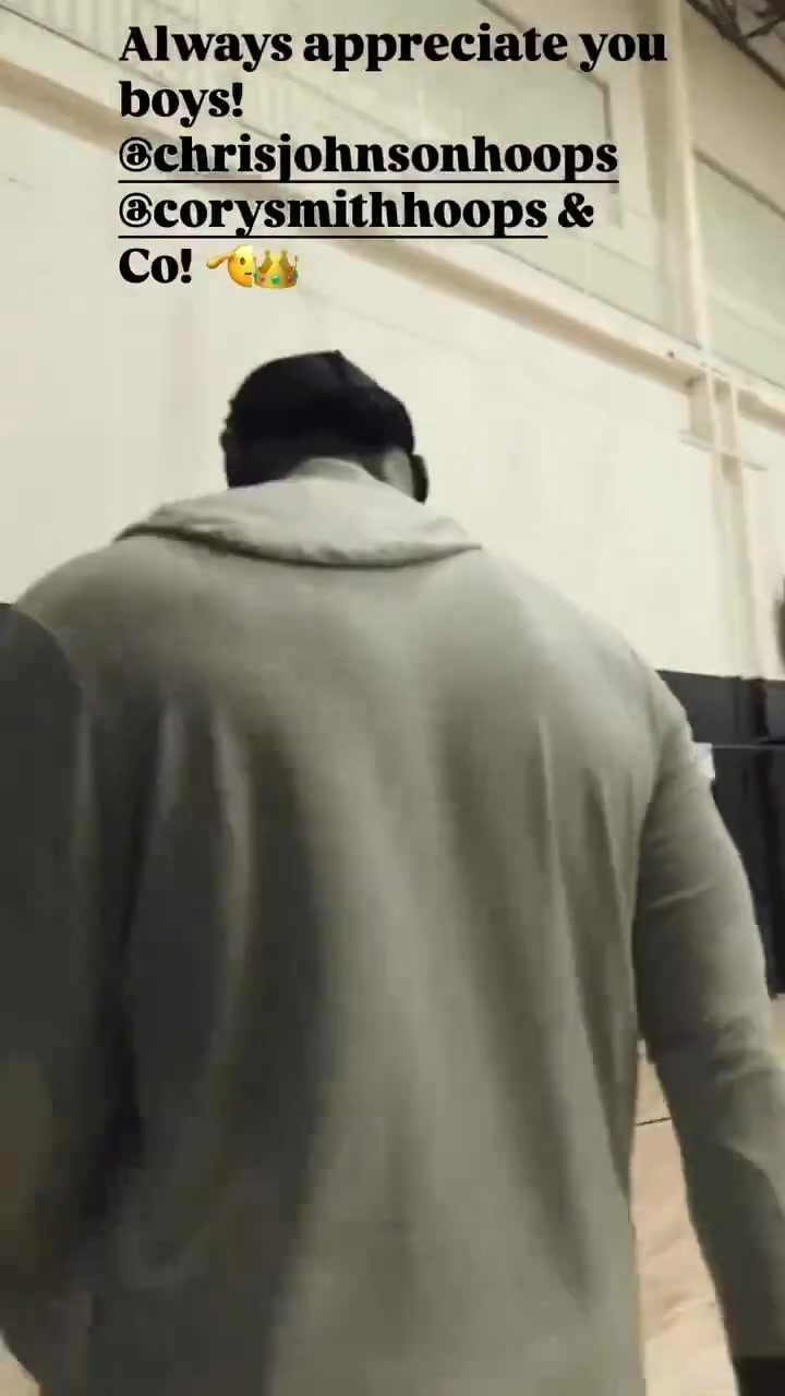 40岁正是奋斗的好年纪老詹休赛期猛练扣篮终结