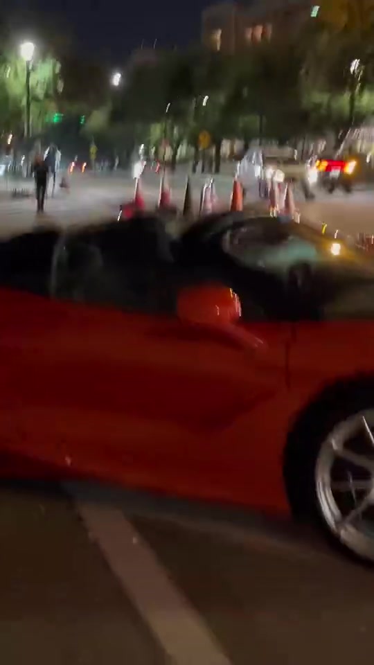 跑车发烧友东契奇这辆迈凯伦看着有点小米SU7的感觉