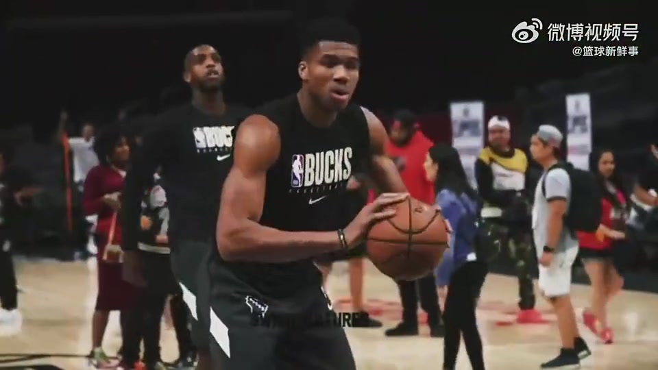 字母哥当初这么瘦的样子不敢想象会成为后来的希腊怪物