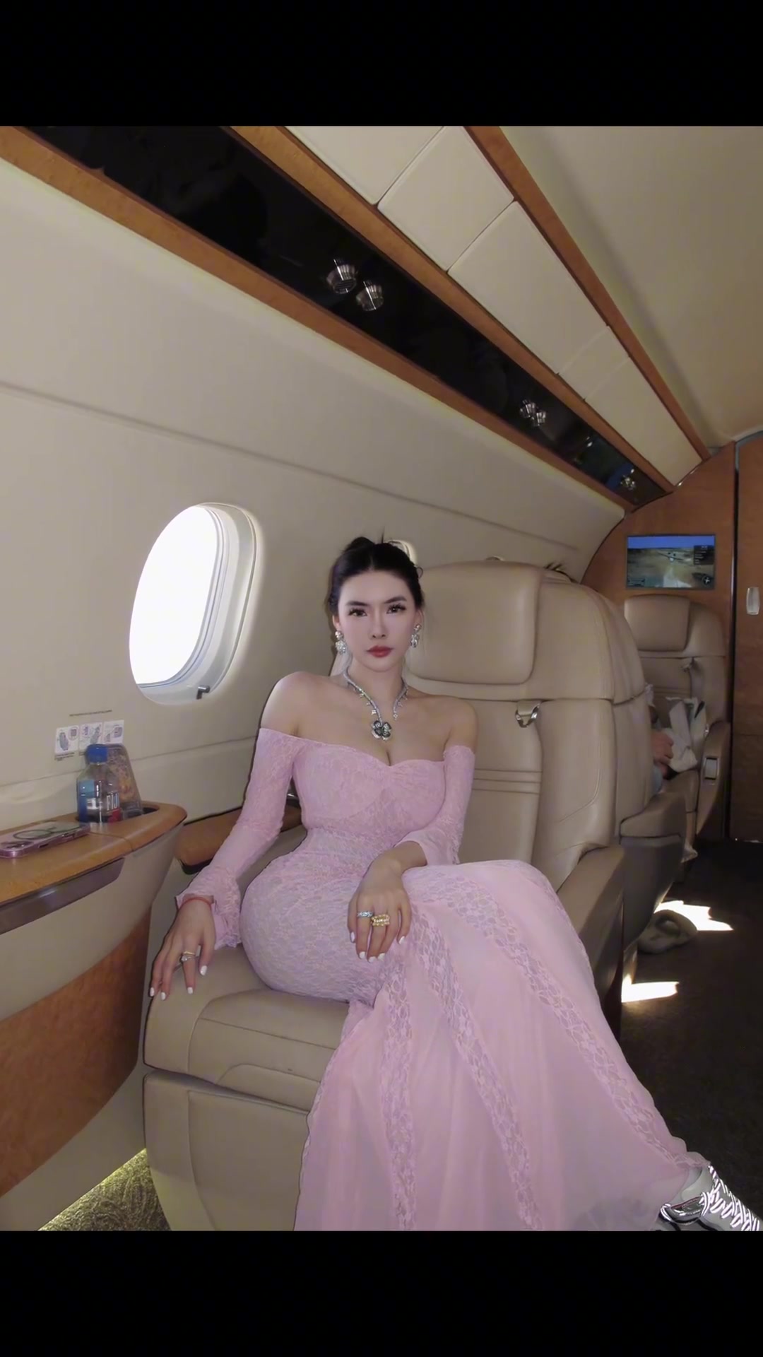 不是姐妹吗和巴特勒逛赌城的华人美女和女儿第二次参加全明星