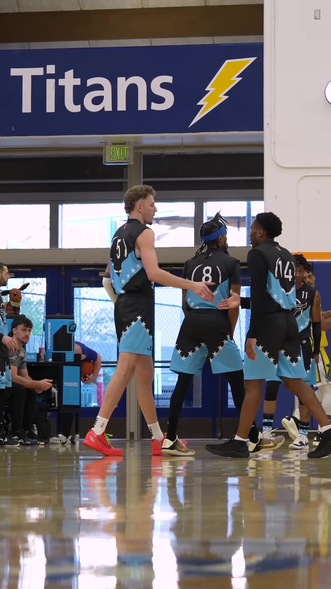 湖人新援白人中锋瞧瞧凯勒-凯利这打法新赛季能派上用场吗