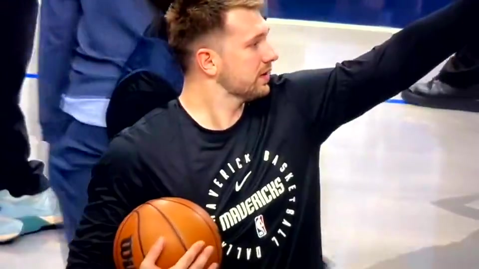 真会玩啊东契奇和莱夫利这球赌了10万美金