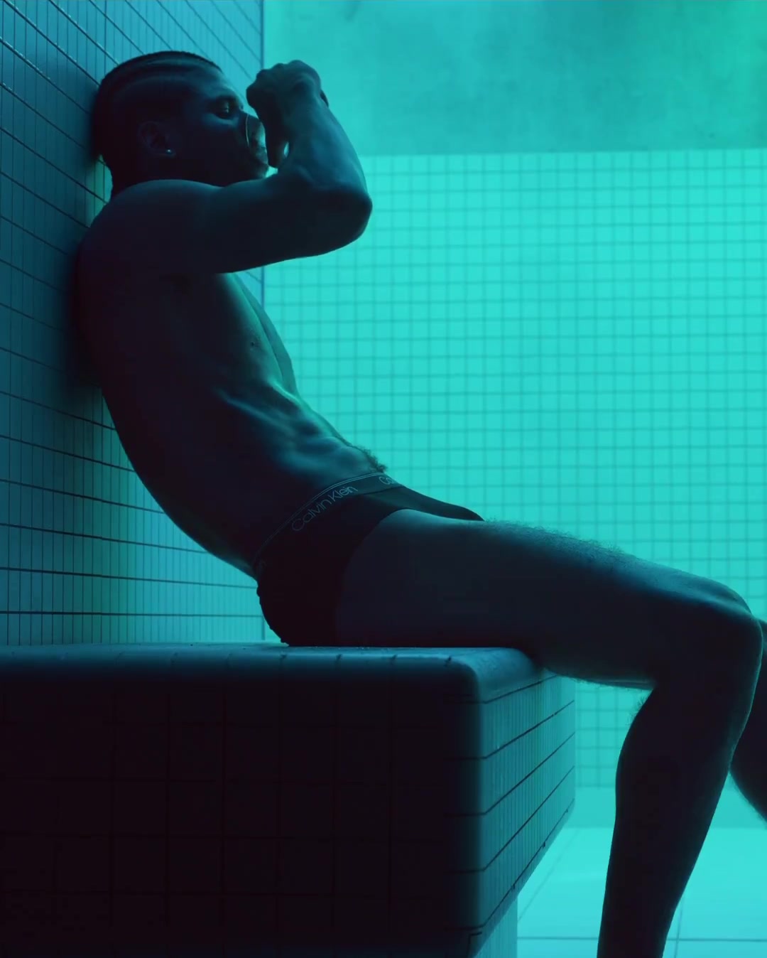 赤裸上身出镜杰伦-格林为CK拍摄内衣写真这身材如何