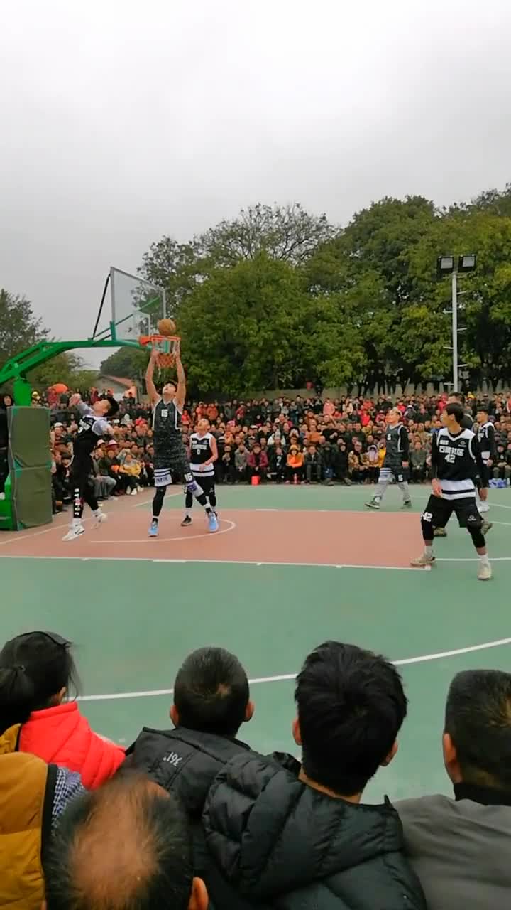 这还打啥呀这身高这体型来打野球那别人这还打个屁啊