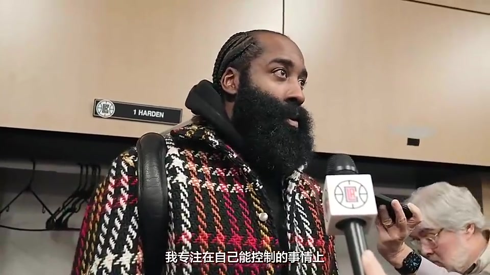 此前小卡3年1.5亿续约哈登还曾表示为小卡续约感到开心