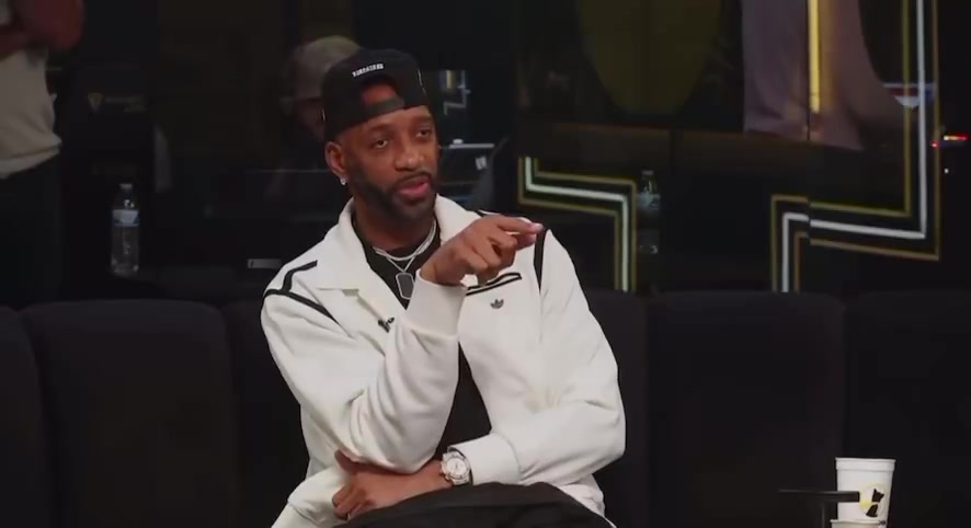 麦迪如果把詹姆斯也放到三角进攻体系中那他将成为GOAT