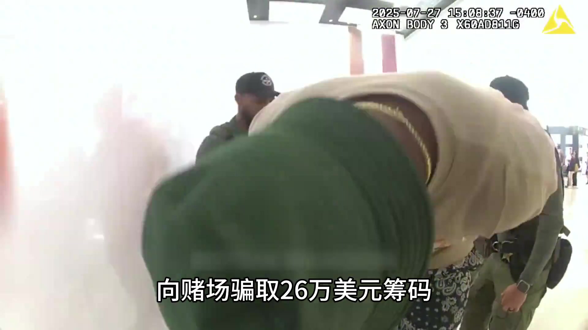 小莫里斯被捕过程曝光以防万一警员给他戴了三副镣铐