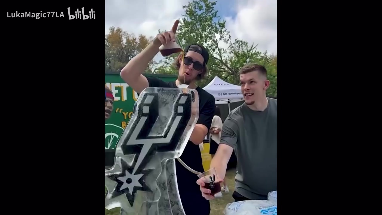 青年军马刺球员参加活动新援科内特等人出镜