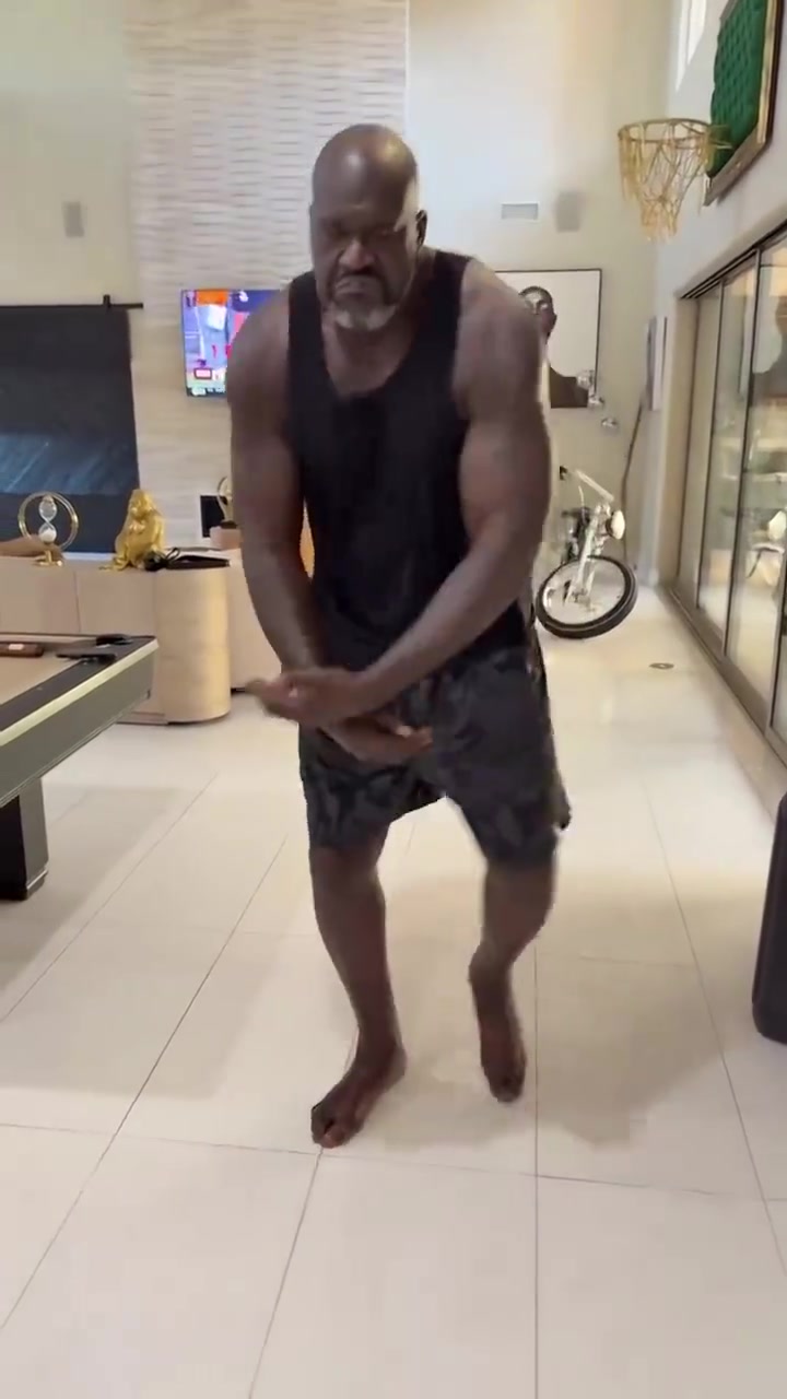 奥尼尔撕衣服是不是和我们撕纸巾一样轻松